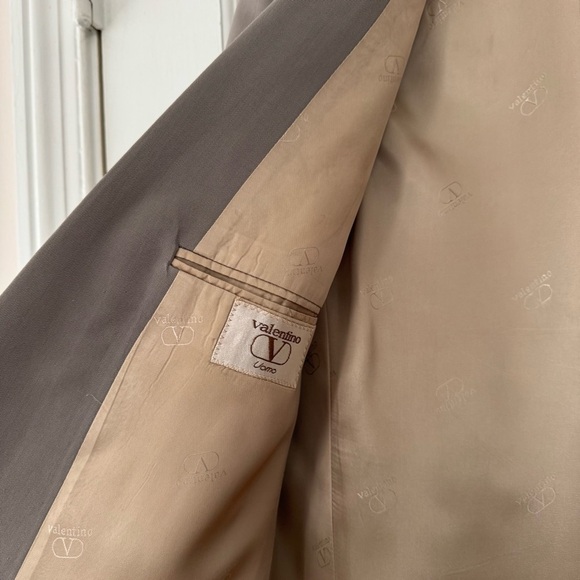 Men's Valentino Vintage 1985 Tan Blazer Size 42 Fully Lined, 2 Button, No Vent - Picture 4 of 11